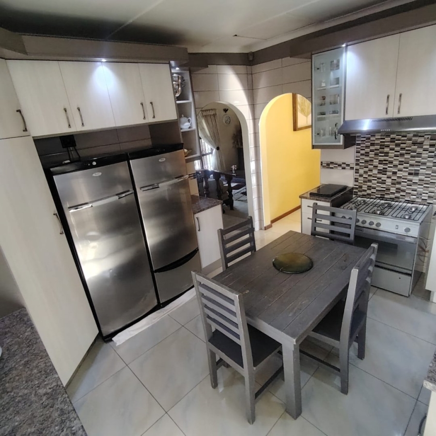 6 Bedroom Property for Sale in Baysville Eastern Cape
